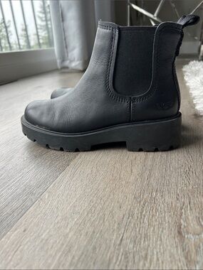 UGG Women's Black Chelsea Lug Ankle Boots